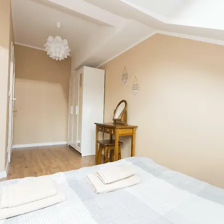 Apartment Yellow Old Town Air Condition P4you Pl *