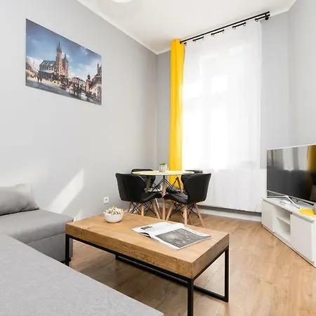 Apartment Yellow Old Town Air Condition P4you Pl *